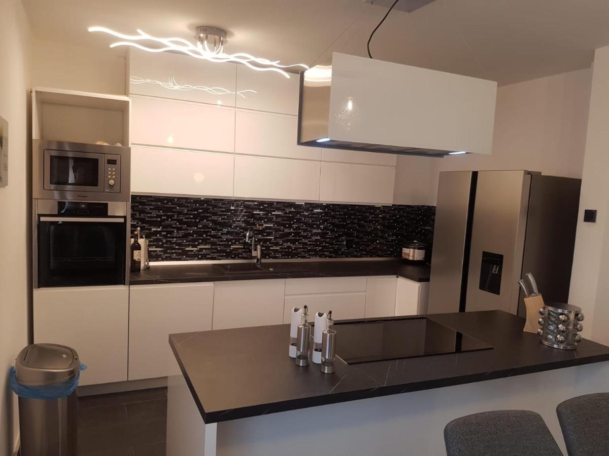 Seaview Apartment Moritz Сень Екстер'єр фото